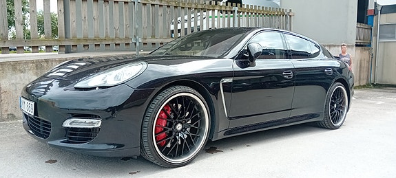 Porsche Panamera Turbo 2 of 5