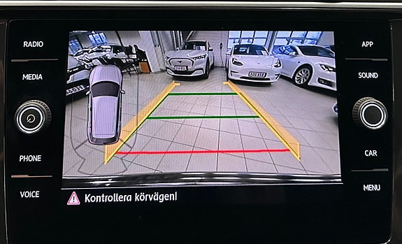 Volkswagen Tiguan 9 of 13