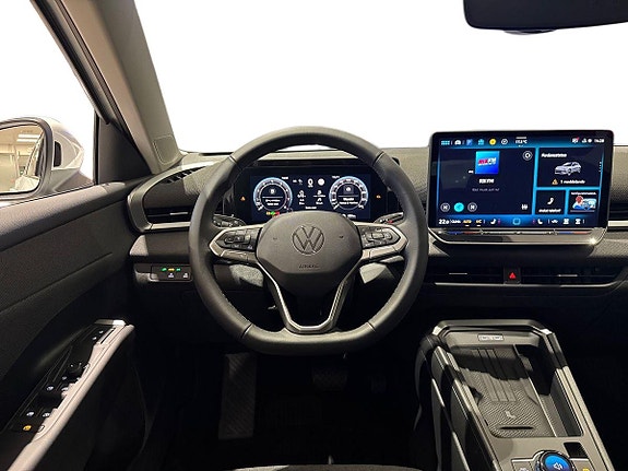 Volkswagen T-Roc 10 of 23