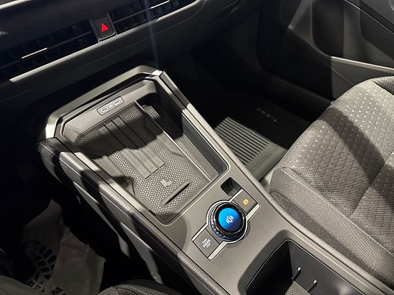 Volkswagen T-Roc 21 of 23