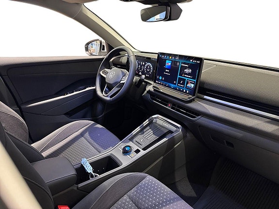 Volkswagen T-Roc 12 of 23