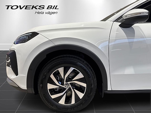 Volkswagen T-Roc 8 of 23