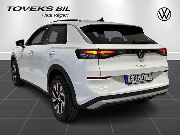 Volkswagen T-Roc 3 of 5