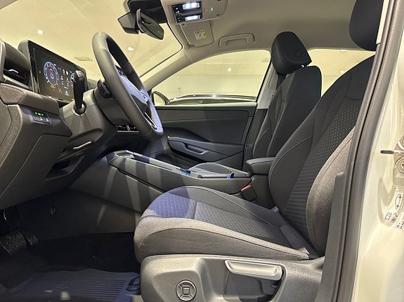 Volkswagen T-Roc 13 of 23