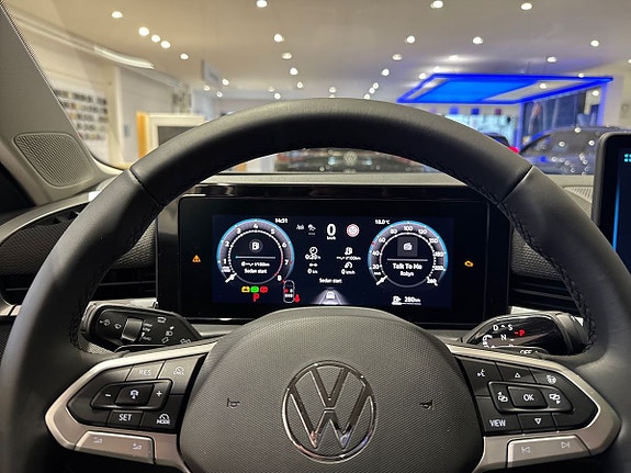 Volkswagen T-Roc 17 of 23