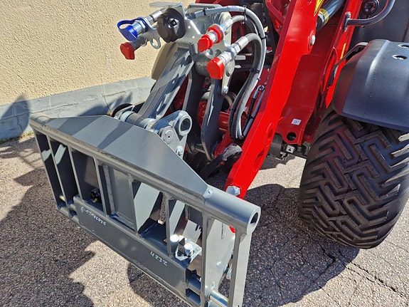 Weidemann 1390 5 of 9
