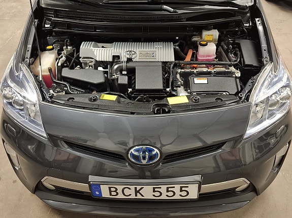 Toyota Prius Plug-in Hybrid 17 of 23