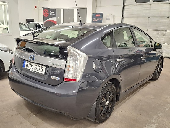 Toyota Prius Plug-in Hybrid 4 of 23