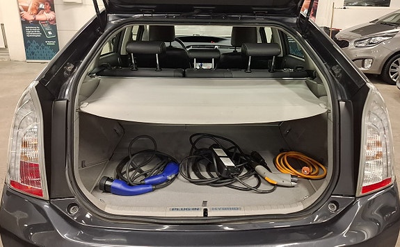 Toyota Prius Plug-in Hybrid 16 of 23
