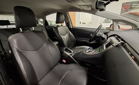 Toyota Prius Plug-in Hybrid 13 of 23