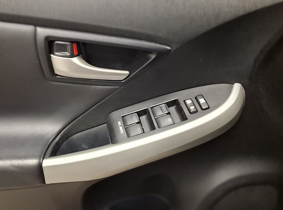 Toyota Prius Plug-in Hybrid 20 of 23