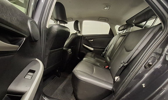 Toyota Prius Plug-in Hybrid 14 of 23