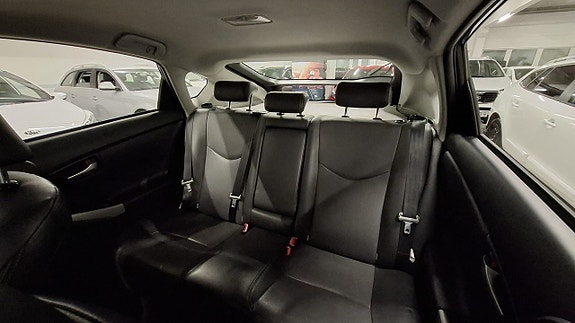 Toyota Prius Plug-in Hybrid 15 of 23