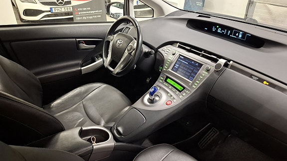 Toyota Prius Plug-in Hybrid 11 of 23