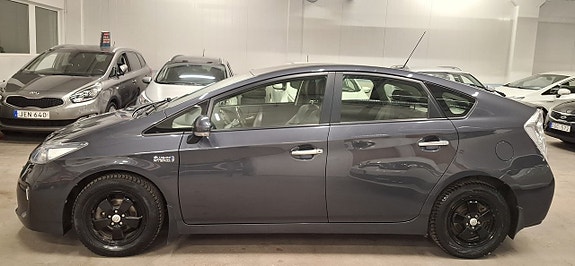 Toyota Prius Plug-in Hybrid 7 of 23
