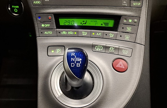 Toyota Prius Plug-in Hybrid 22 of 23