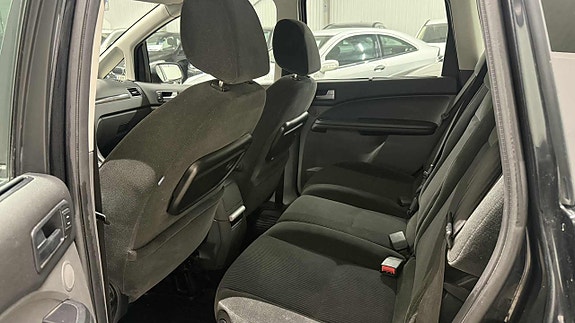 Ford C-Max 10 of 15