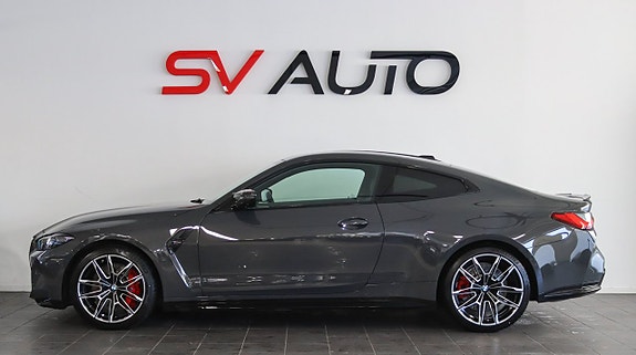 BMW M4 3 of 5