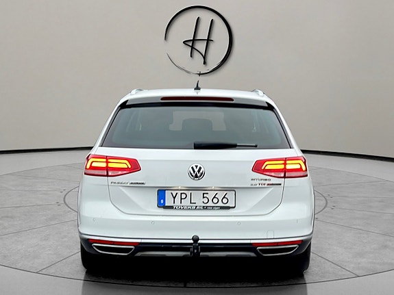 Volkswagen Passat Alltrack 4 of 5