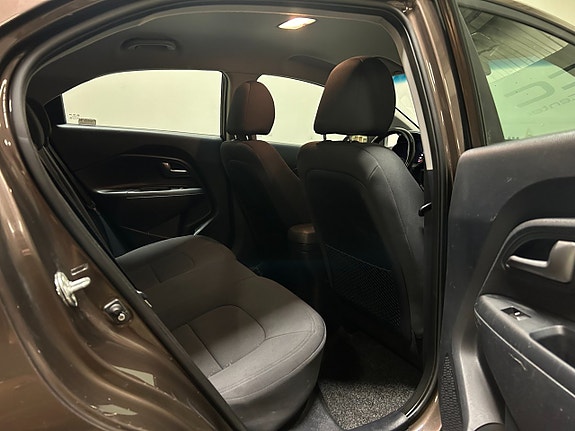 Kia Rio 14 of 23