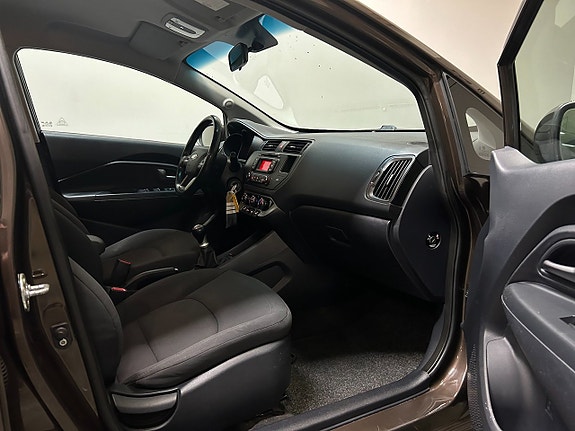 Kia Rio 13 of 23