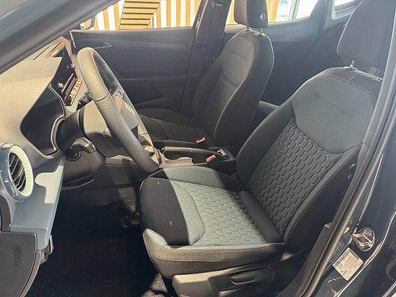 Seat Arona 6 of 16