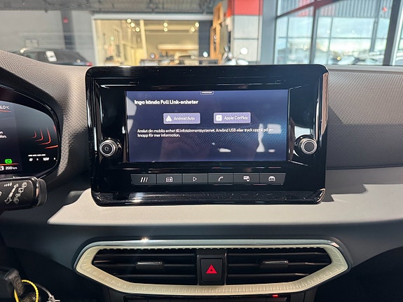 Seat Arona 13 of 16