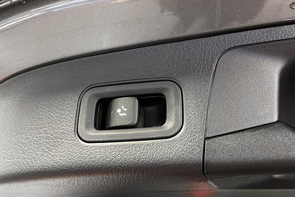 Mercedes-Benz GLA250 e 15 of 16