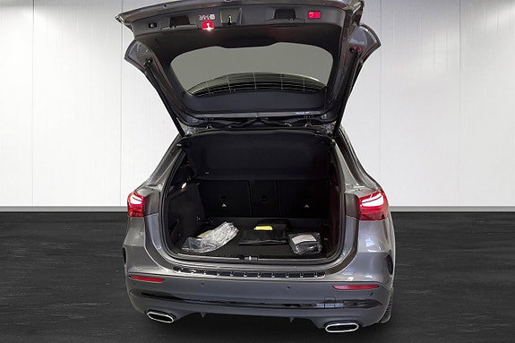 Mercedes-Benz GLA250 e 12 of 16