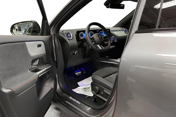Mercedes-Benz GLA250 e 11 of 16