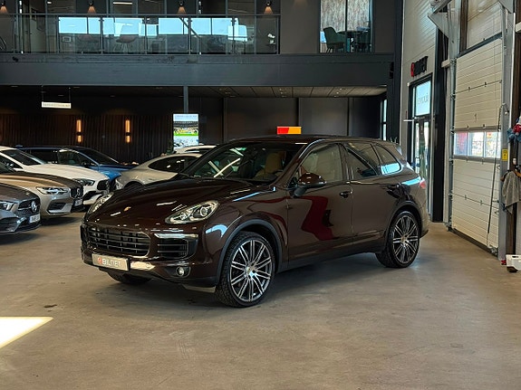 Porsche Cayenne 9 of 26