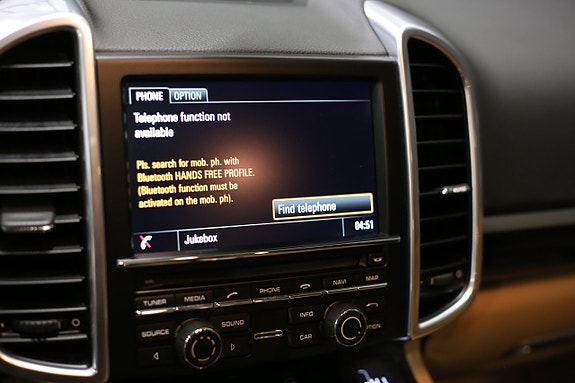 Porsche Cayenne 14 of 26