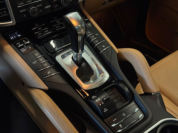 Porsche Cayenne 25 of 26