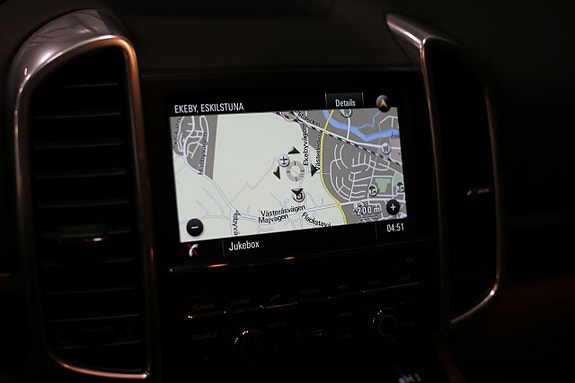 Porsche Cayenne 15 of 26