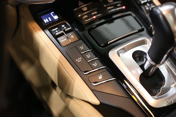 Porsche Cayenne 17 of 26