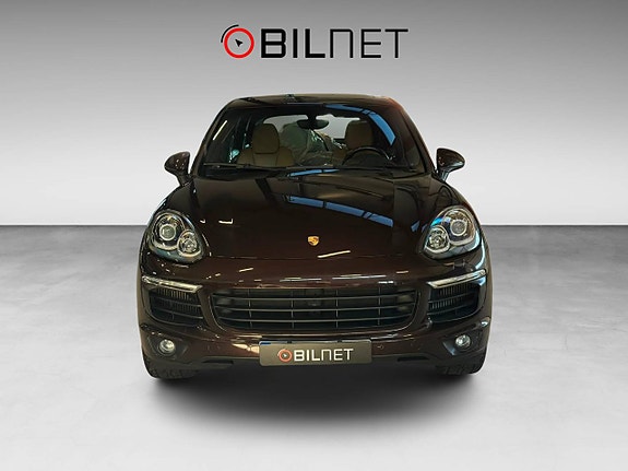 Porsche Cayenne 7 of 26