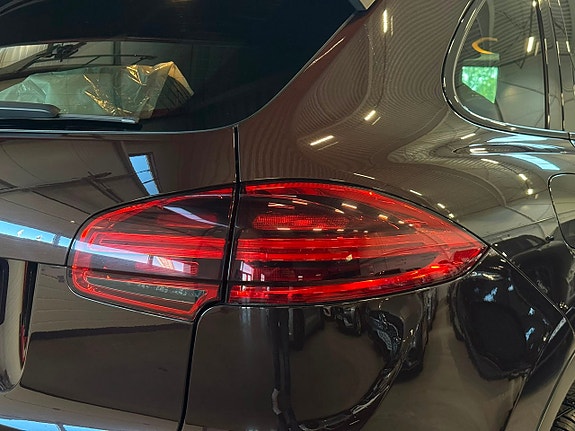 Porsche Cayenne 24 of 26