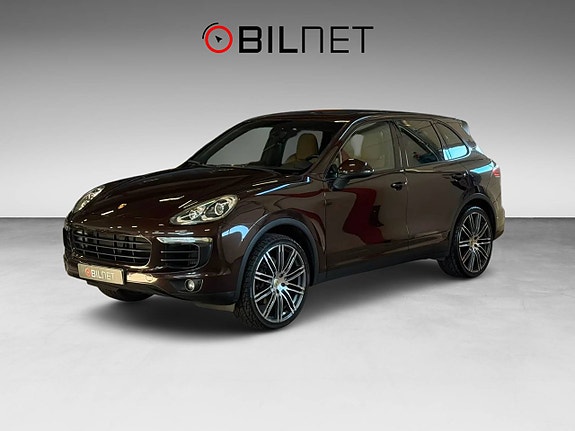 Porsche Cayenne 3 of 5