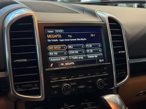Porsche Cayenne 21 of 26