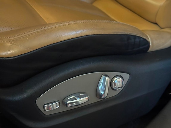 Porsche Cayenne 22 of 26