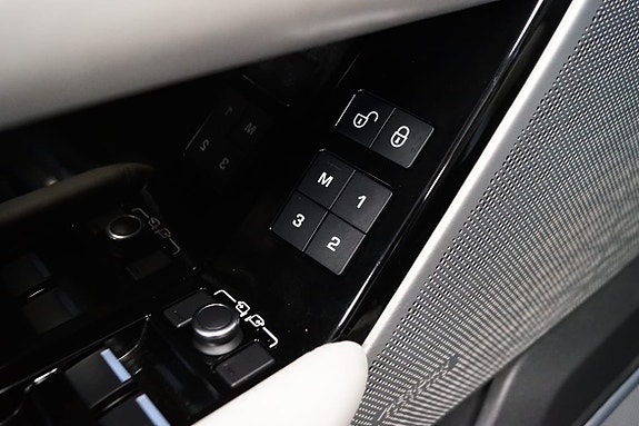 Land Rover Range Rover Velar 22 of 24