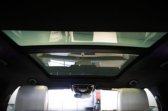 Land Rover Range Rover Velar 20 of 24