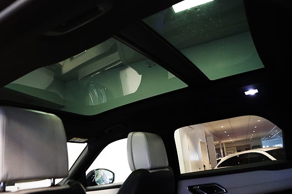Land Rover Range Rover Velar 18 of 24