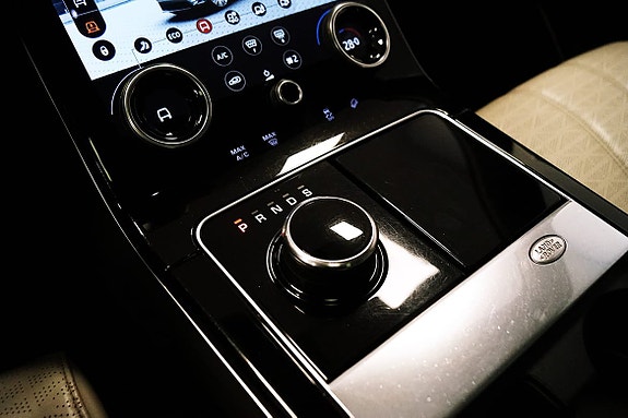 Land Rover Range Rover Velar 11 of 24