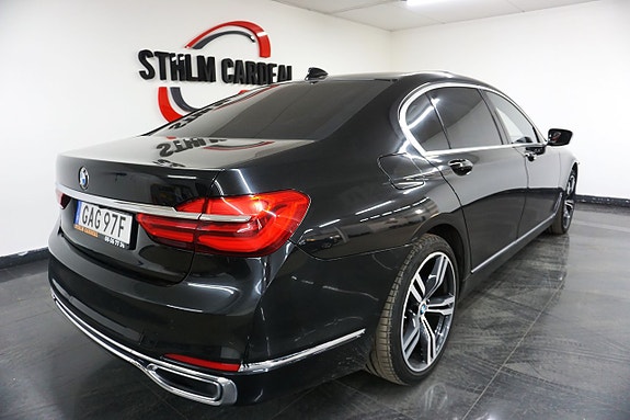 BMW 750Ld 4 of 5