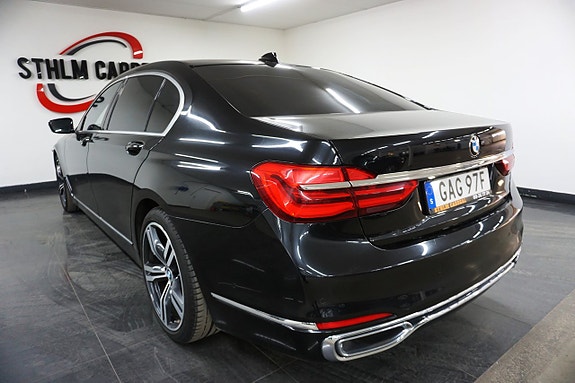 BMW 750Ld 3 of 5