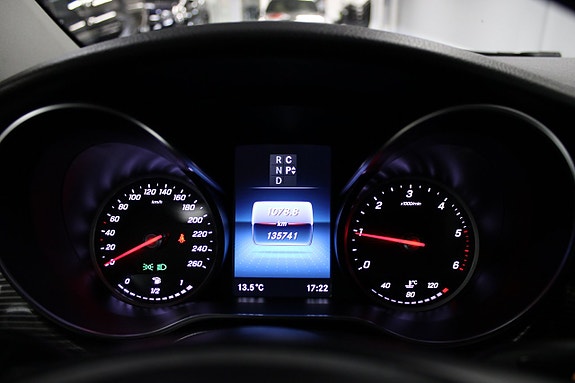 Mercedes-Benz V250 d 12 of 16