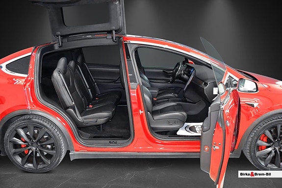 Tesla Model X 4 of 5