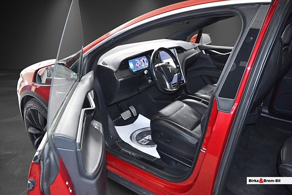 Tesla Model X 12 of 16