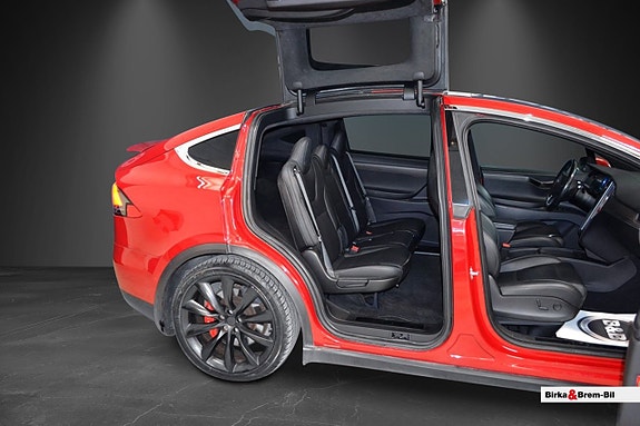 Tesla Model X 14 of 16